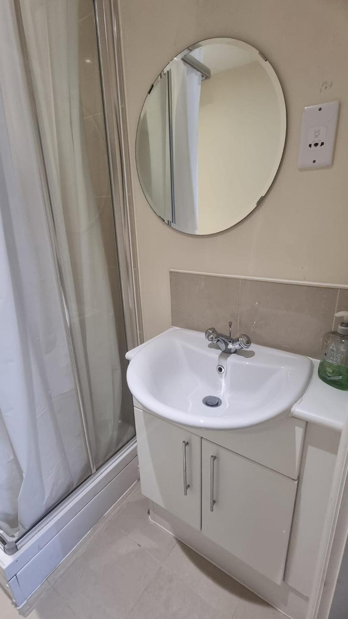 Central Spacious And Secure With A Double Bed Edgware Zewnętrze zdjęcie